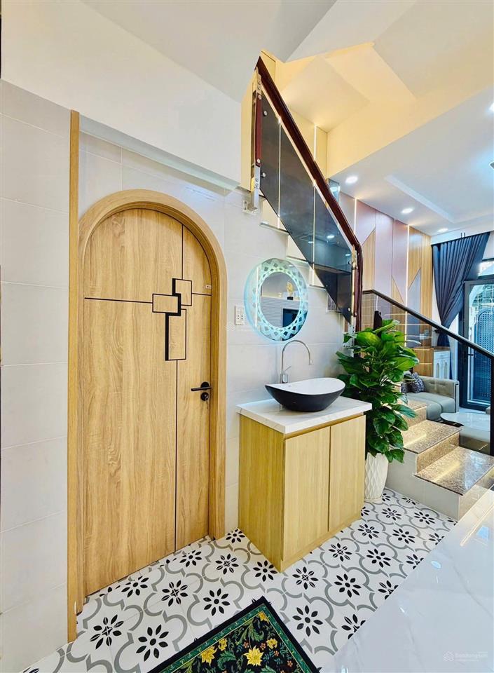 Xuất cảnh bán gấp nhà hẽm 5m kdc tên lửa, 56m2, 3 tầng, 4pn, thiết kế hiện đại , nội thất cao cấp