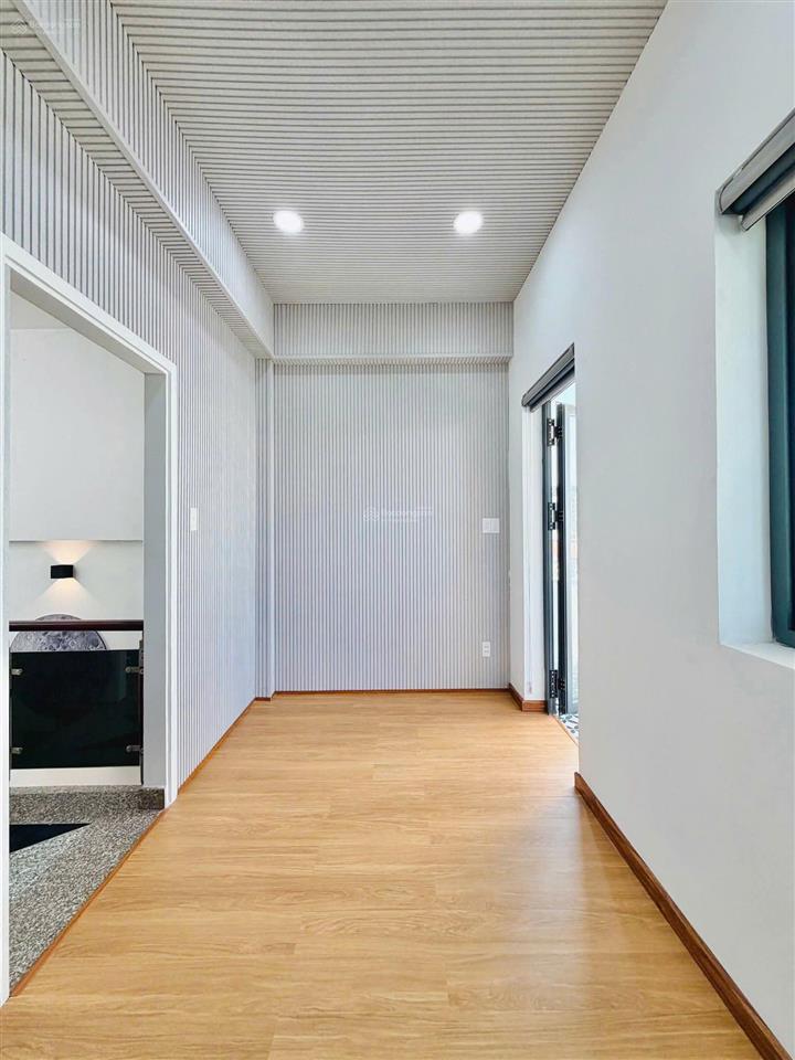 Xuất cảnh bán gấp nhà hẽm 5m kdc tên lửa, 56m2, 3 tầng, 4pn, thiết kế hiện đại , nội thất cao cấp