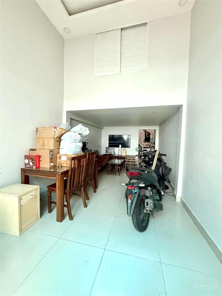 Hẻm ô tô 5m nguyễn cảnh chân quận 1  dt 36m2/31 3 tầng, cách mt 1 trục 20m.