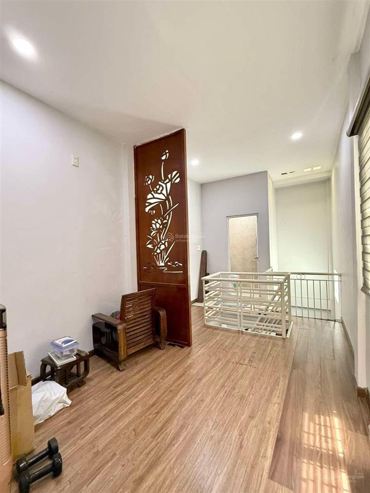 Hẻm ô tô 5m nguyễn cảnh chân quận 1  dt 36m2/31 3 tầng, cách mt 1 trục 20m.