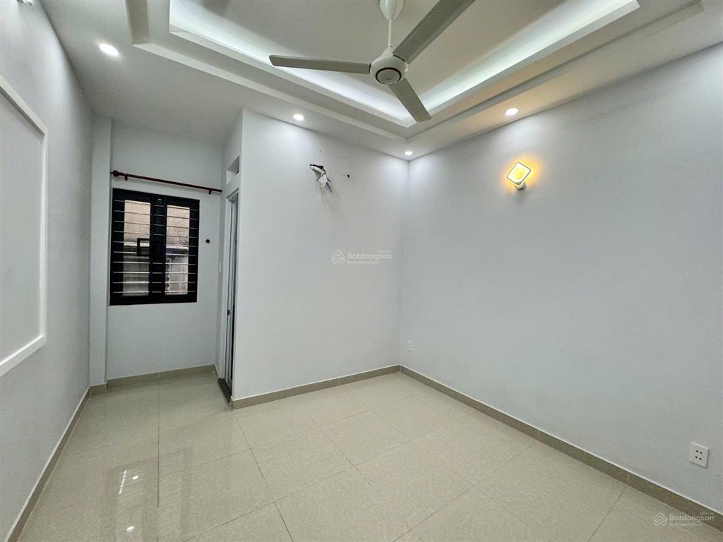 Khu lữ gia giáp quận 10, dt 55m2 ngang gần 4m, hẻm sạch 4m