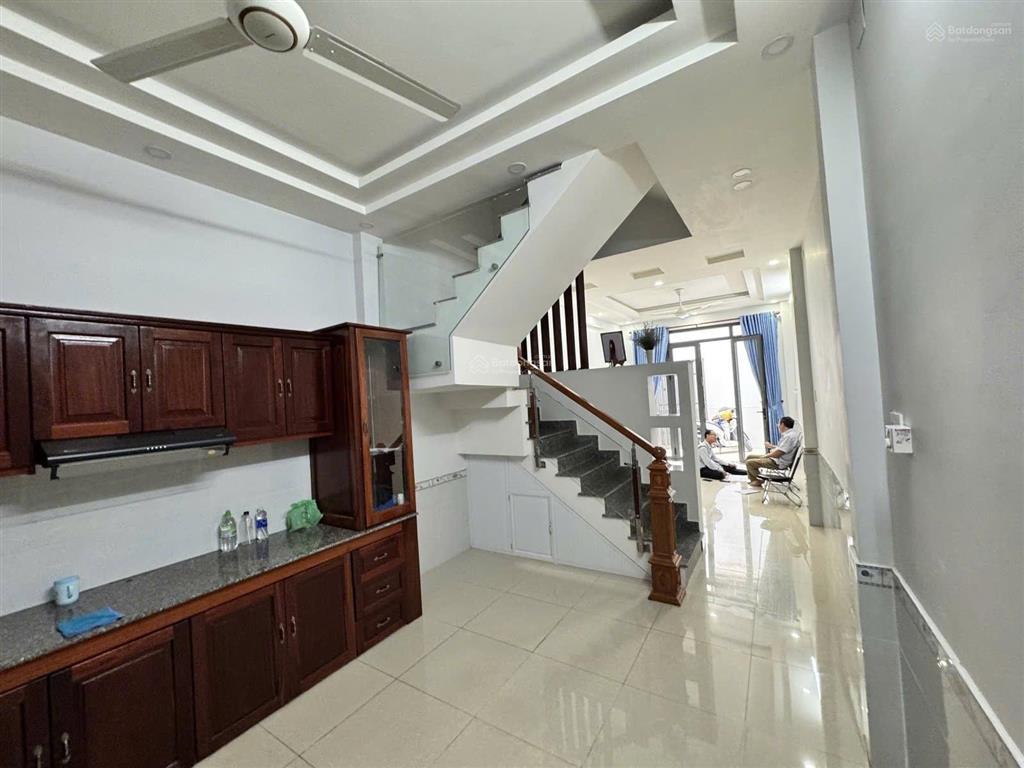 Khu lữ gia giáp quận 10, dt 55m2 ngang gần 4m, hẻm sạch 4m