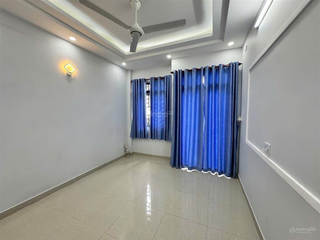 Khu lữ gia giáp quận 10, dt 55m2 ngang gần 4m, hẻm sạch 4m