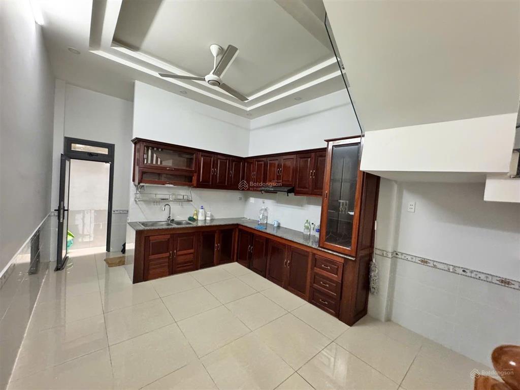 Khu lữ gia giáp quận 10, dt 55m2 ngang gần 4m, hẻm sạch 4m