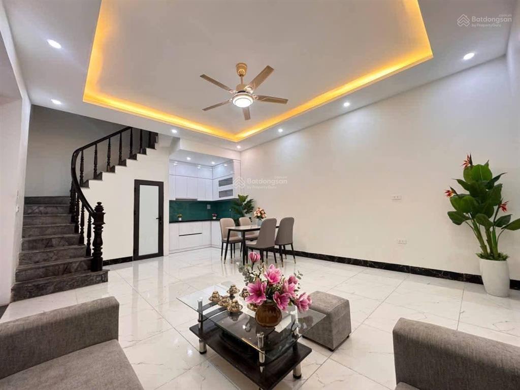 Chị gái cần bán căn nhà phố giáp nhị, thịnh liệt36m2x4t, cách phố chỉ 1giá 7.75 tỷ.