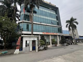 Đất công nghiệp, đã hình thành nhà xưởng, kho và toà nhà văn phòng, rộng 8000m2
