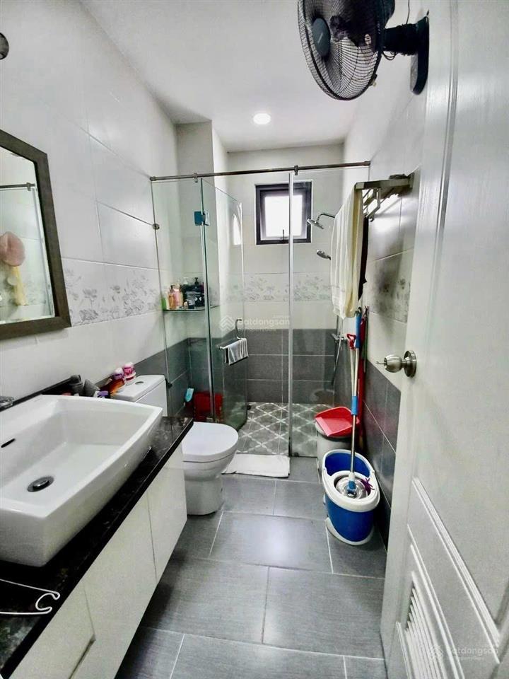 Cho thuê nhà nguyên căn 4pn, 5wc, 100m2, giá chỉ 25 triệu tại 793 trần xuân soạn, p. tân hưng, q7
