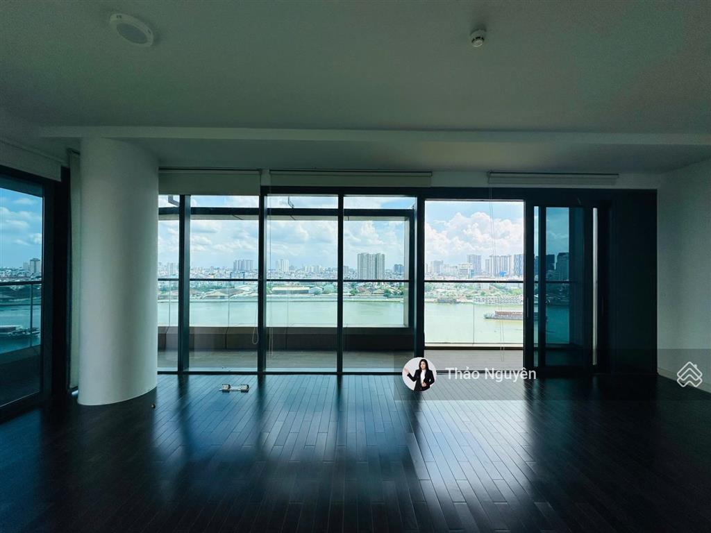 Cho thuê căn hộ 3 phòng ngủ tầng cao view sông cove residences | empire city