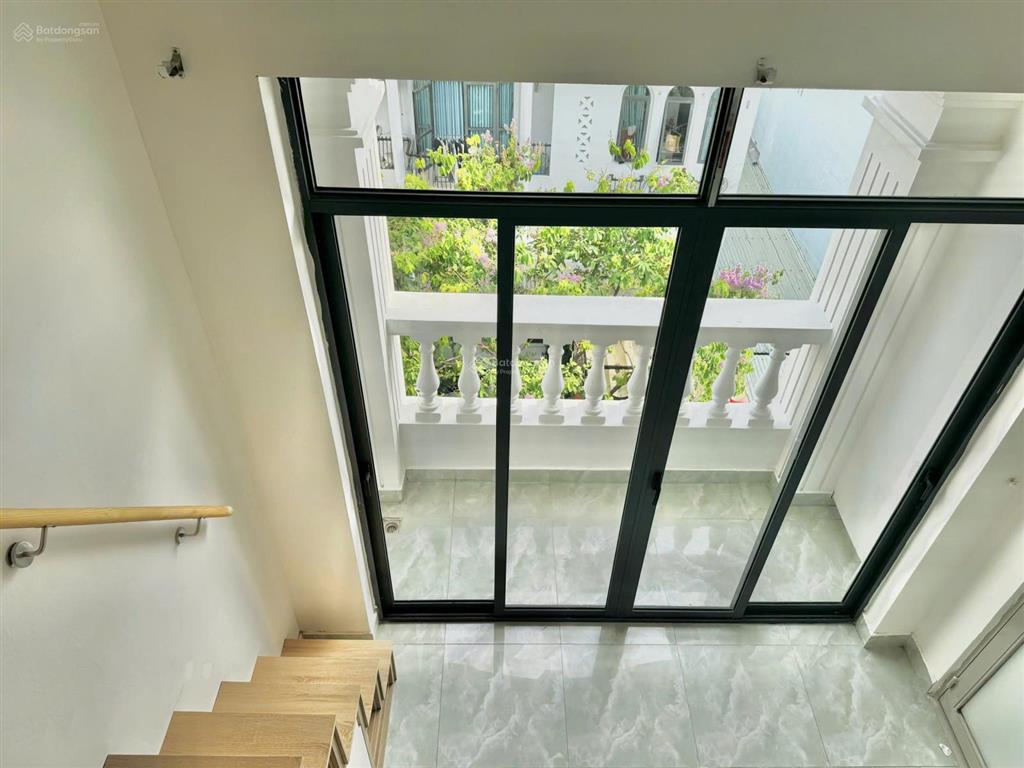 Phòng lâm văn bền q7 ban công riêng khóa vân tay thang máy 6 triệu
