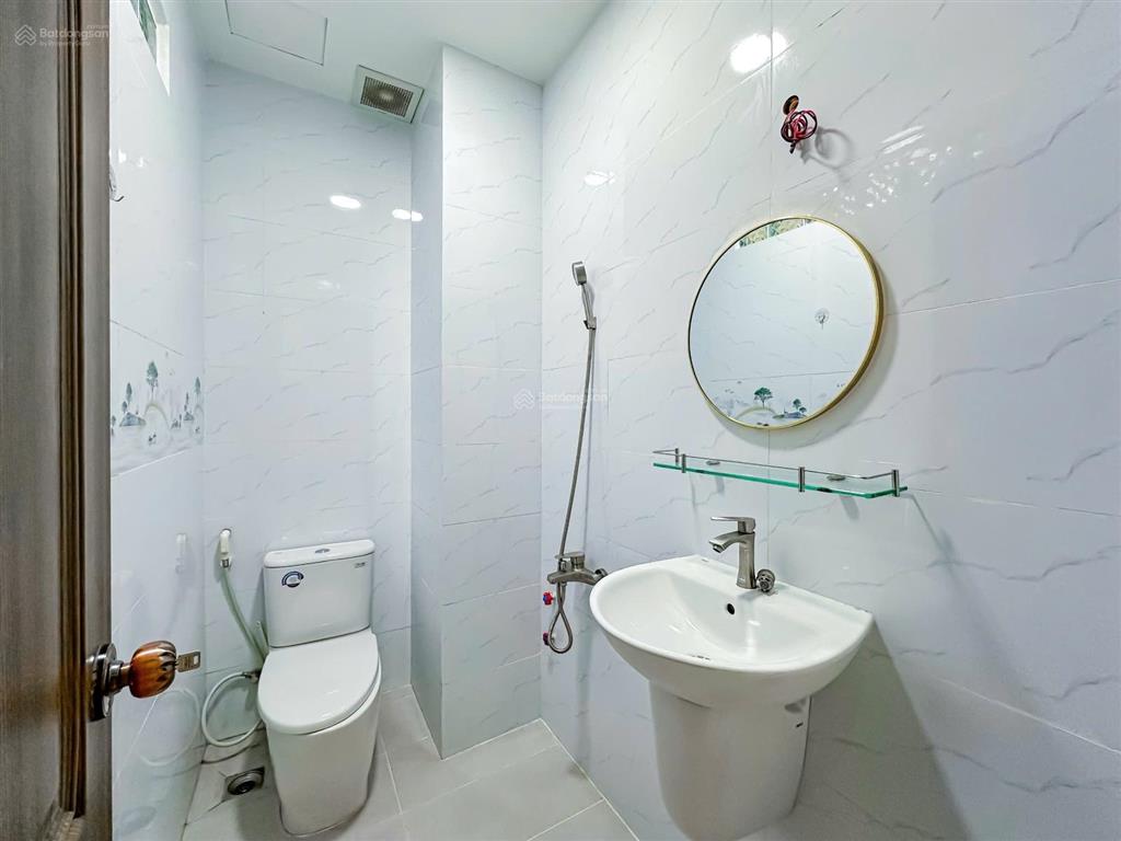 Cho thuê studio ban công thang máy hầm xe trung tâm tân kiểng q7 full nội thất