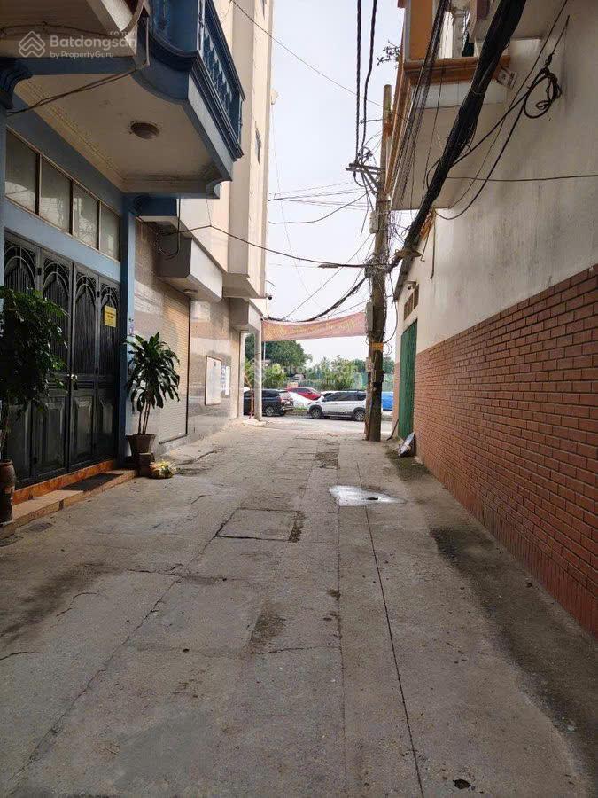 Bán đất cấp 4 tăng thiết giáp, ngõ ô tô, 40m ra đường tây thăng long