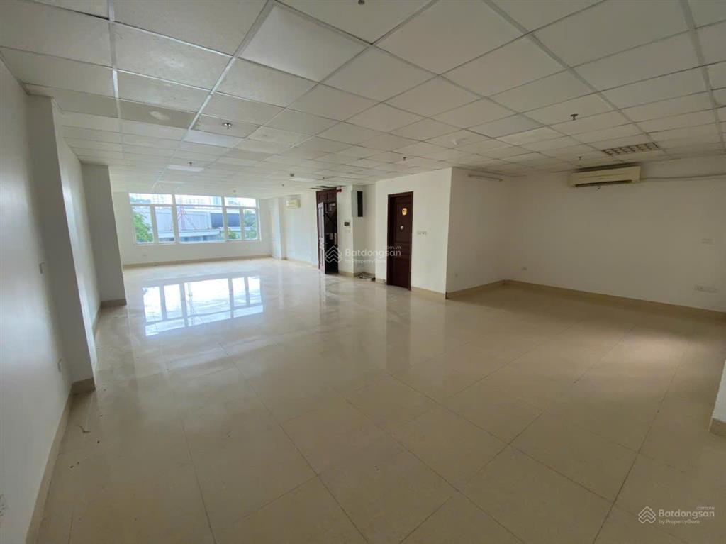 Chính chủ cho thuê sàn văn phòng đẹp ô tô đỗ cửa  115m² thông sàn | full tiện ích!