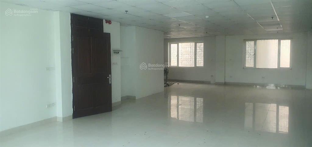 Chính chủ cho thuê sàn văn phòng đẹp ô tô đỗ cửa  115m² thông sàn | full tiện ích!