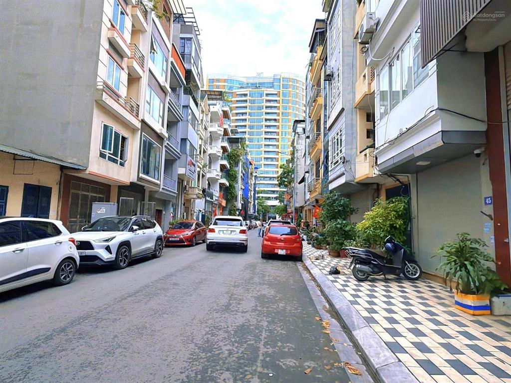 Bán đất tại lạc long quân, bưởi, q.tây hồ, 135 tỷ, 150m2, mặt tiền 13.5m, vỉa hè, 3 ô tô tránh.