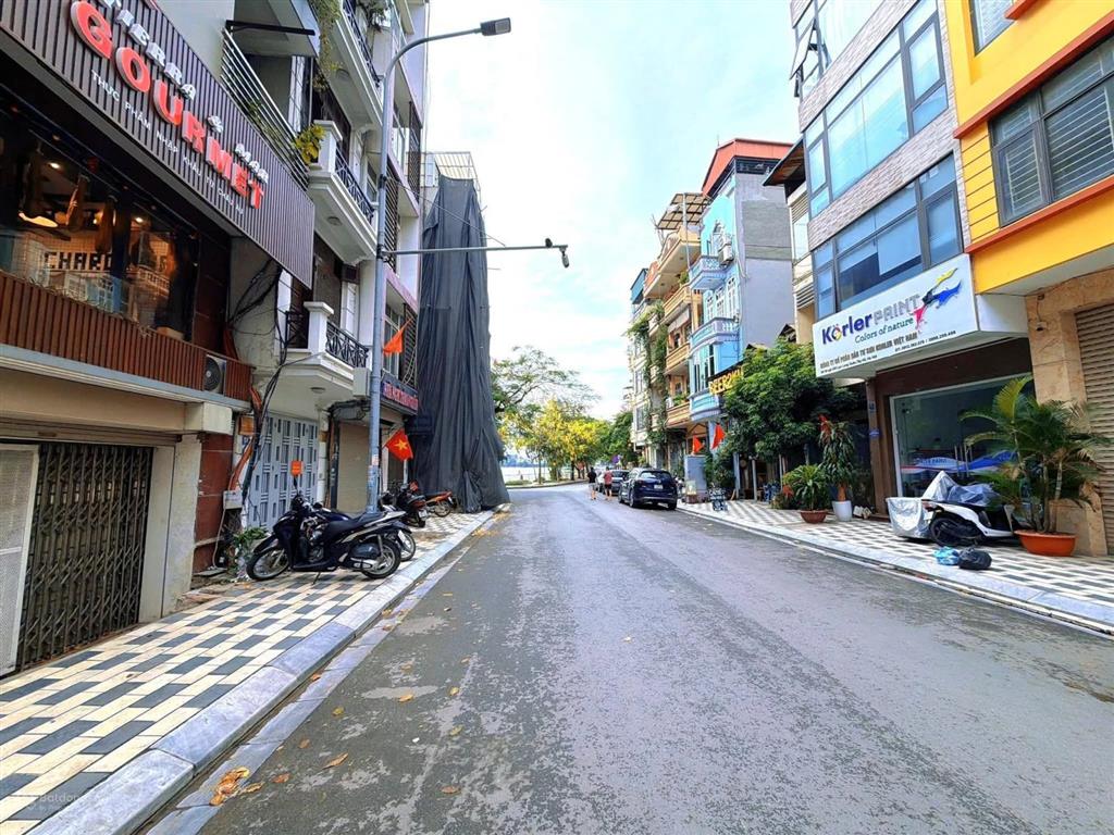 Bán đất tại lạc long quân, bưởi, q.tây hồ, 135 tỷ, 150m2, mặt tiền 13.5m, vỉa hè, 3 ô tô tránh.