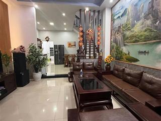 Mình chính chủ cần bán nhà 3 tầng đường hoà an 9  full nội thất chỉ sách vali vô ở. dt  4.5x15