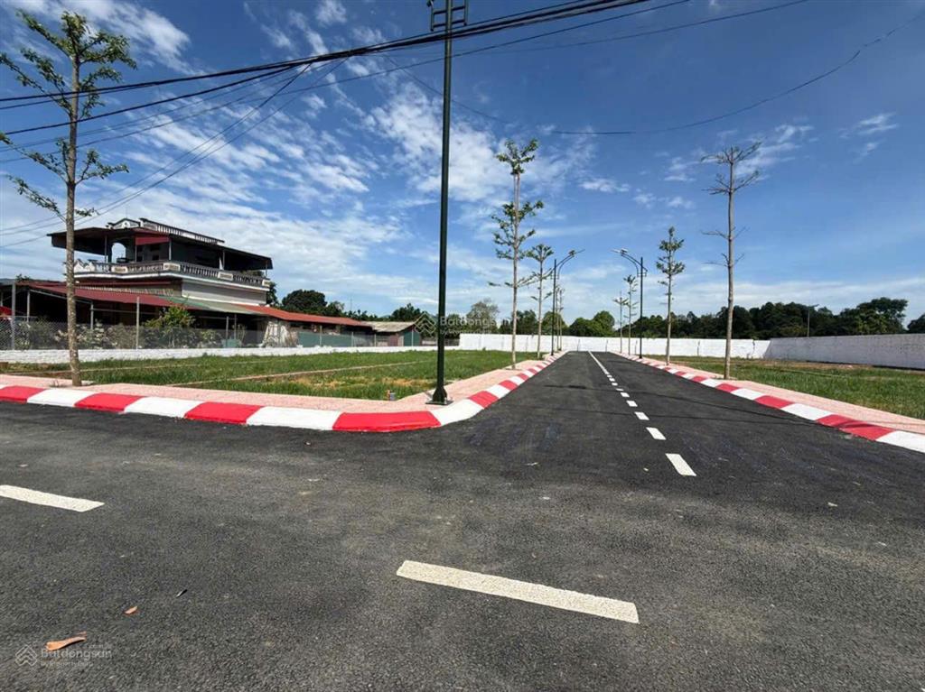 100m2 đường thông ôtô tránh cổ đông. 160m ra trục hồ tâyba vì. giá thấp hơn mặt bằng khu vực 400tr