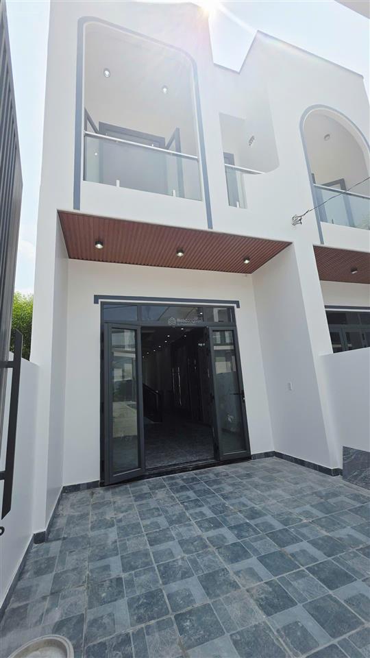 Bán nhà lầu full thổ cư sổ riêng 100m2