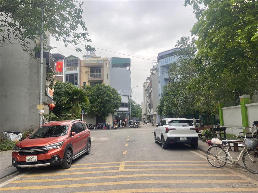 Bán đất phân lô thanh am 105m² , mt 5,3m ôtô tránh vỉa hè kinh doanh , giá chào 18,8 tỷ có tl .