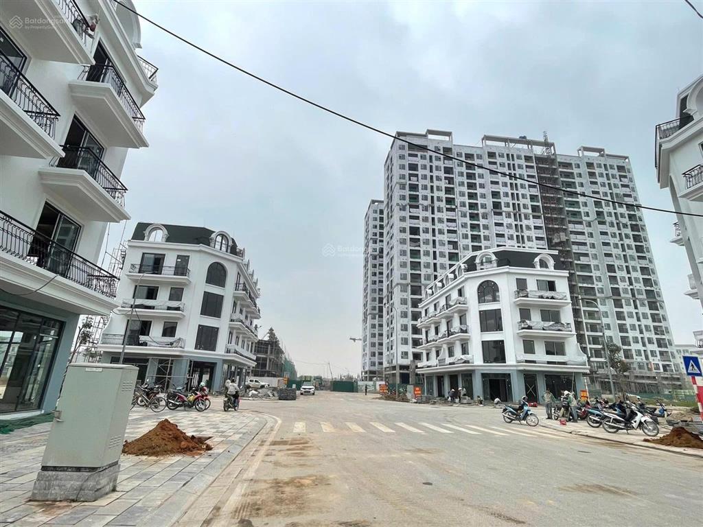 Em có căn góc 72,8m view hồ hướng nam, toà tt01 chung cư yên bình complex, giá rẻ