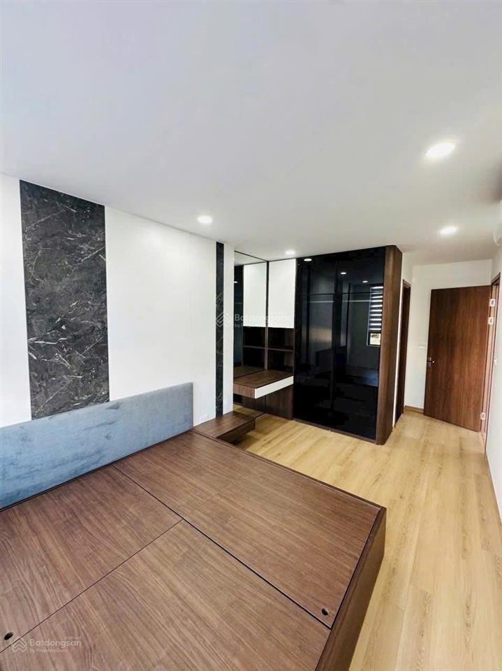 Em có căn góc 72,8m view hồ hướng nam, toà tt01 chung cư yên bình complex, giá rẻ