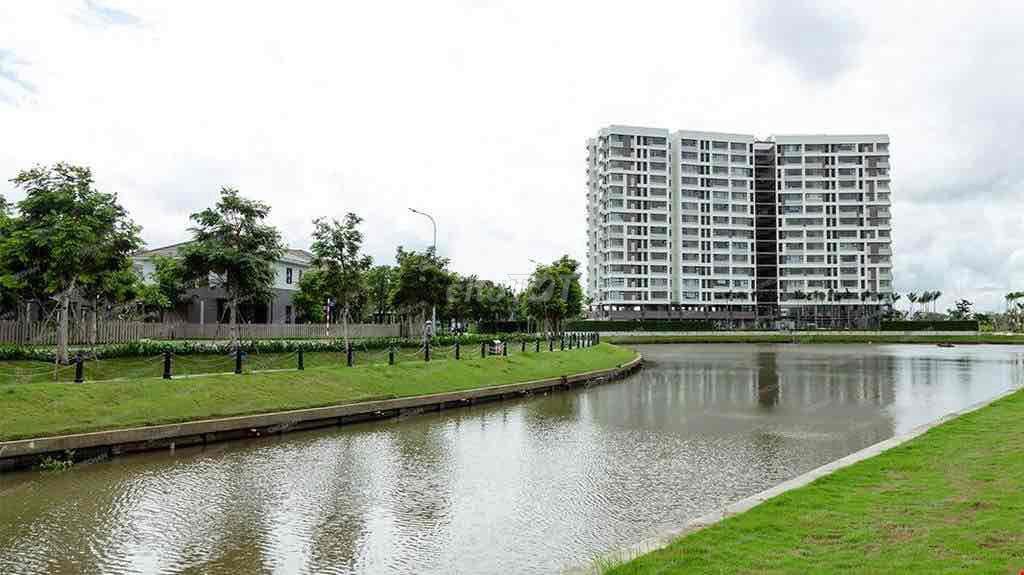 Bán căn góc 2PN2WC Flora Kikyo view hồ, thành phố full nội thất