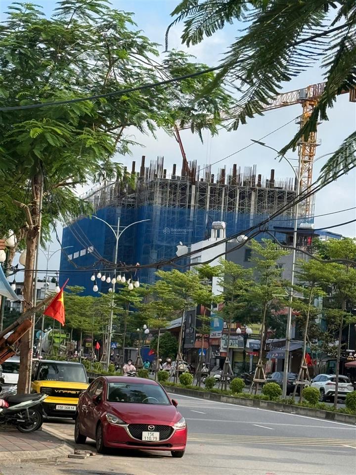 Nhà mặt đường hồ sen có 2 lối đi trước và sau