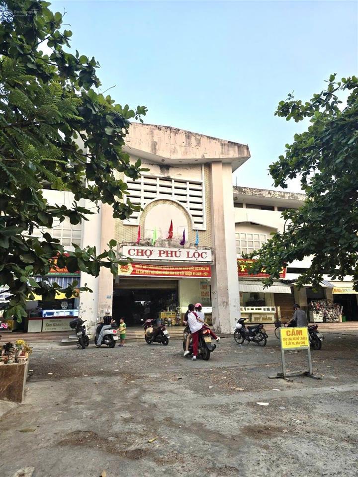 Đối diện chợ phú lộc  mặt tiền 5.5m, ở là lời  kinh doanh là hái tiền