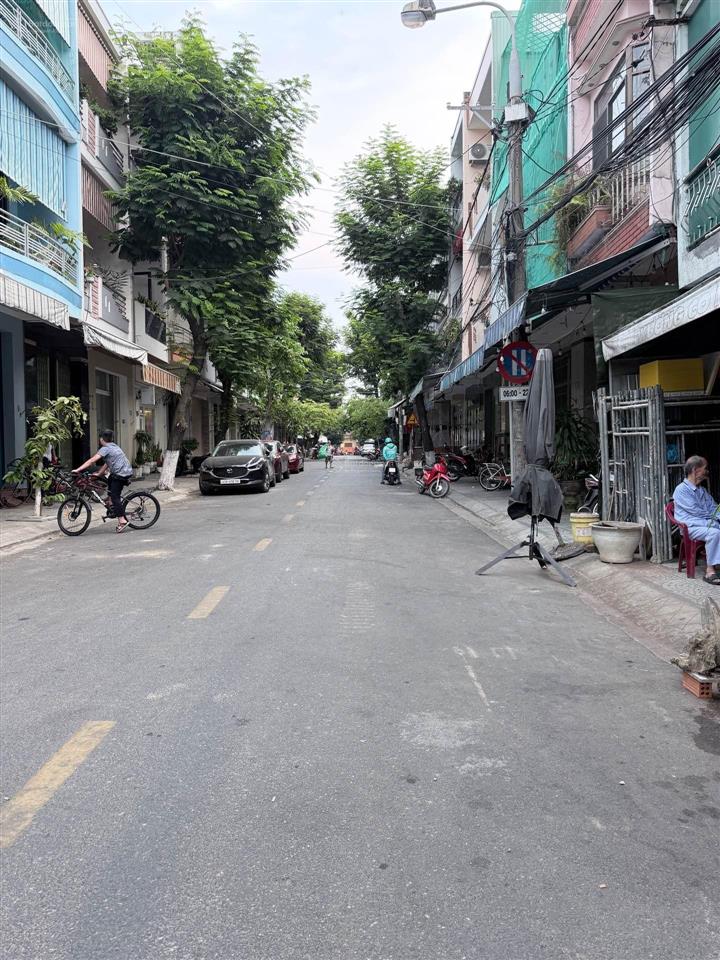 Nhà gần chợ cồn  giá 7.7 tỷ  nhanh tay nào chị em nhà mình ơi