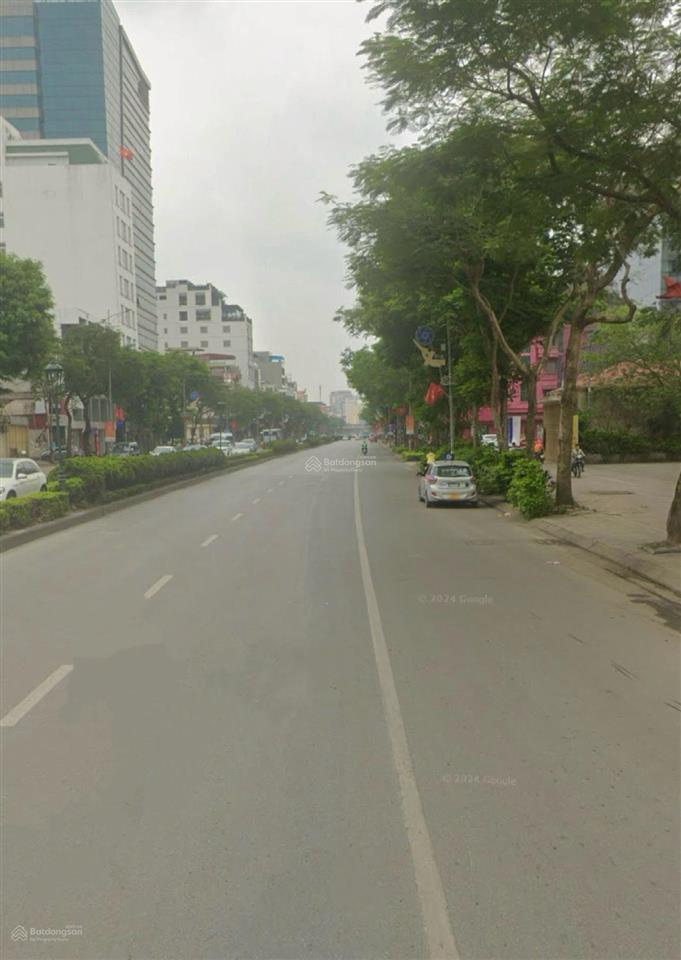 Cho thuê văn phòng/showroom tại đường nguyễn văn cừ, 700m2/sàn, 3 tầng, mặt tiền 15.5m, 350tr/tháng