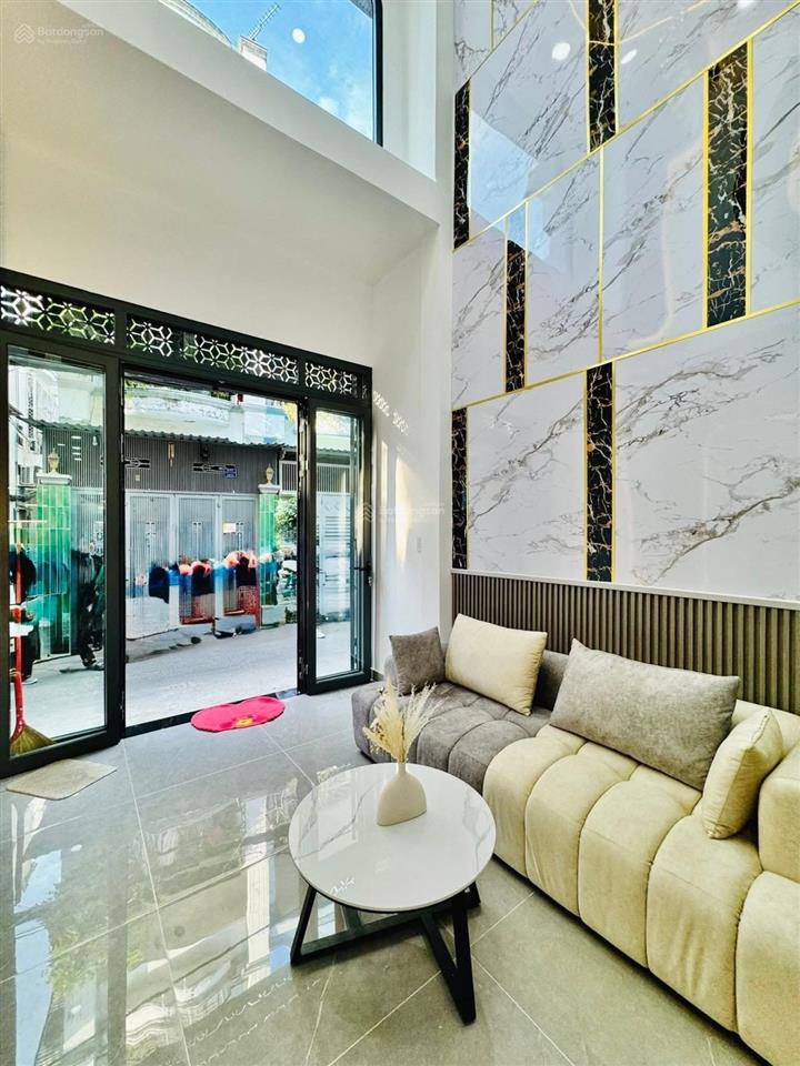 Nhà mới full nội thát ,có giếng trời thoáng mát .kết nối đường nguyễn văn công và nguyễn kiệm