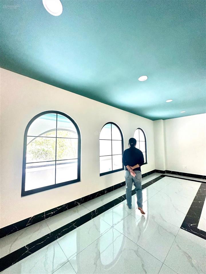 Cho thuê văn phòng 1 trệt 1 lầu, dt 7x20m  220m2 sàn tại kdt vạn phúc city