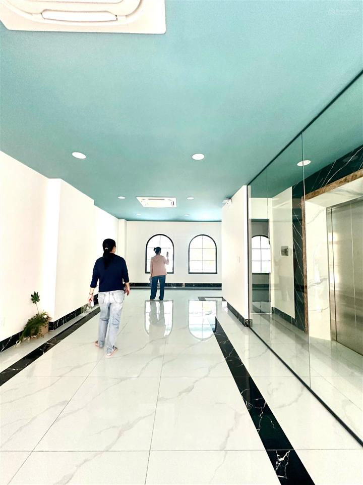 Cho thuê văn phòng 1 trệt 1 lầu, dt 7x20m  220m2 sàn tại kdt vạn phúc city