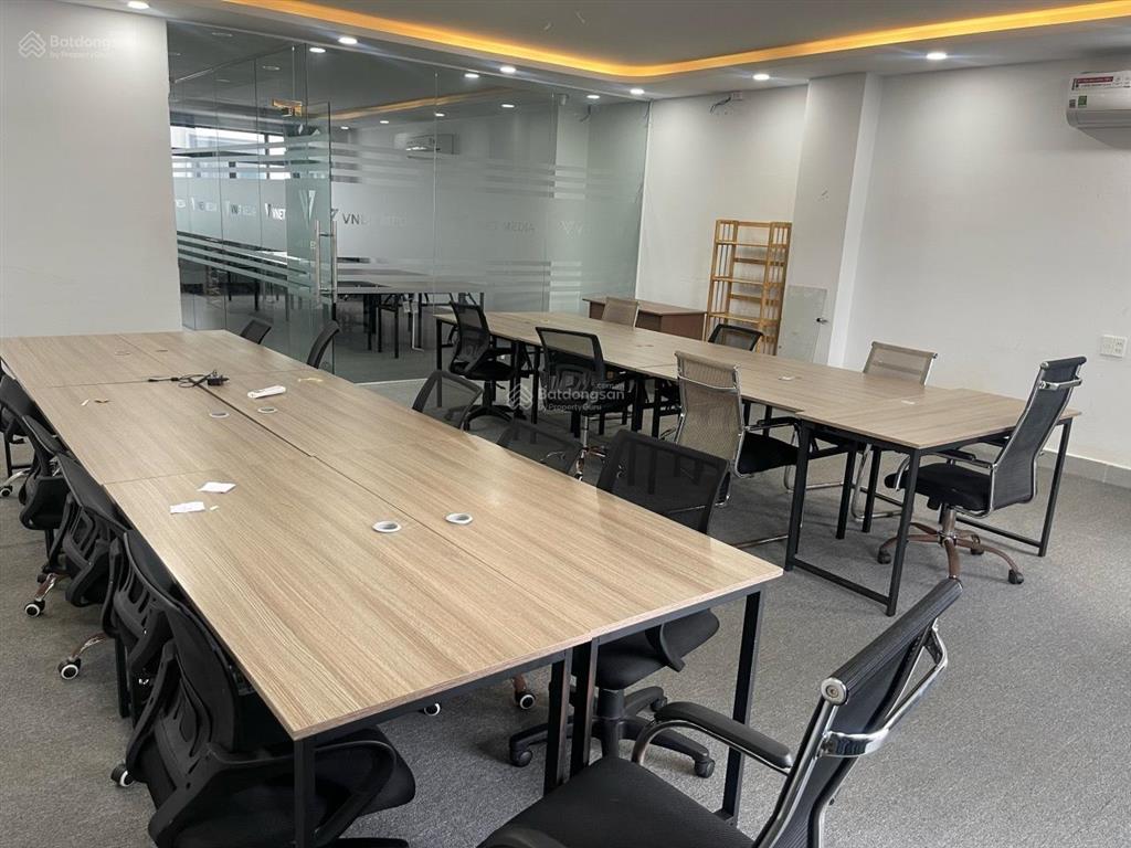 Cho thuê văn phòng vạn phúc city dt 7x20m, ngăn sẵn vách kính, máy lạnh, giá 14tr/tháng.