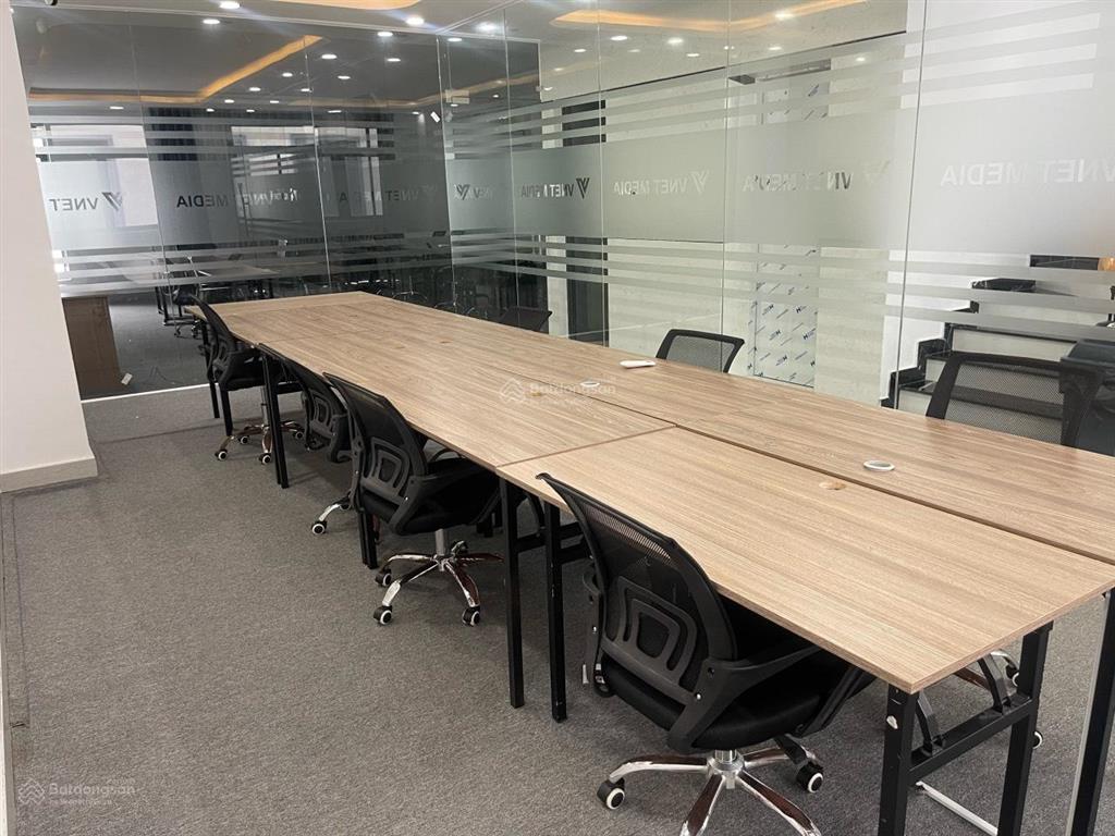 Cho thuê văn phòng vạn phúc city dt 7x20m, ngăn sẵn vách kính, máy lạnh, giá 14tr/tháng.
