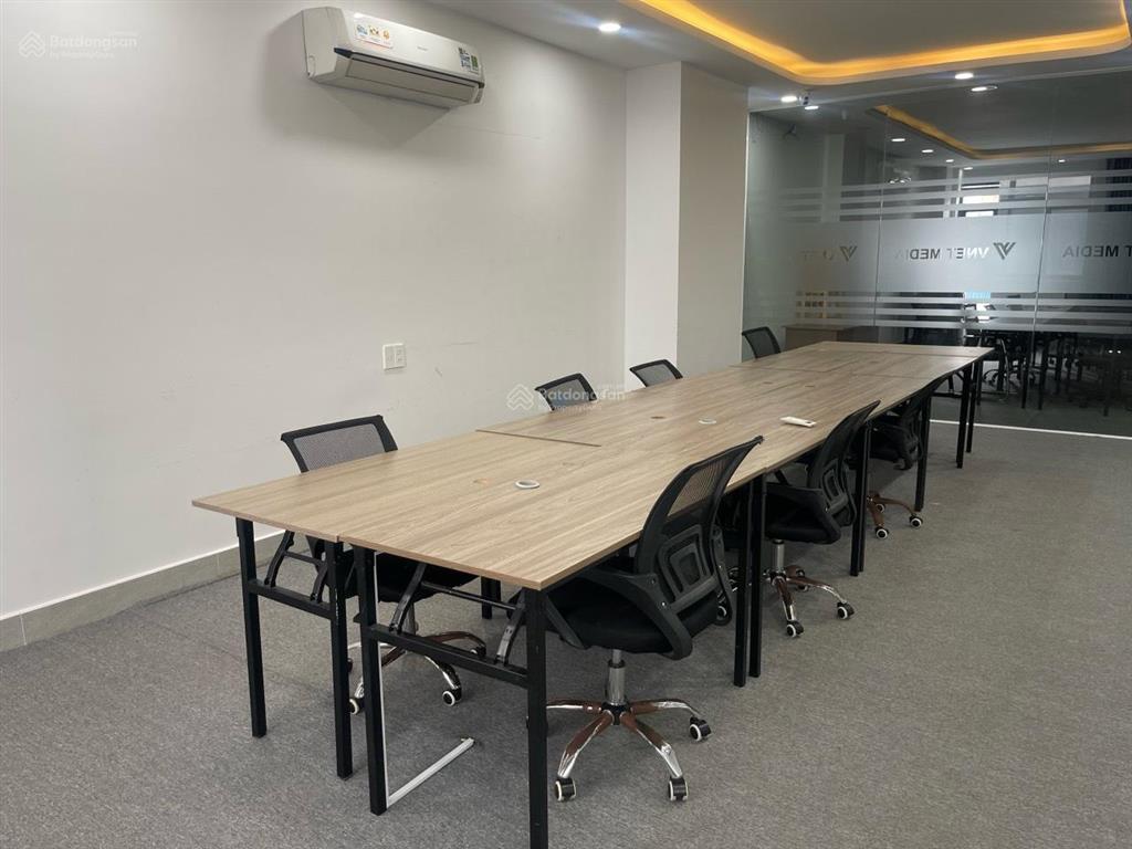 Cho thuê văn phòng vạn phúc city dt 7x20m, ngăn sẵn vách kính, máy lạnh, giá 14tr/tháng.