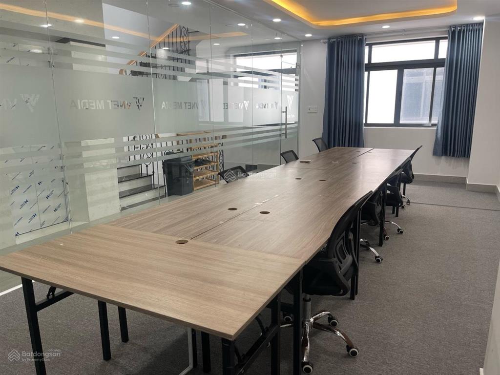 Cho thuê văn phòng vạn phúc city dt 7x20m, ngăn sẵn vách kính, máy lạnh, giá 14tr/tháng.