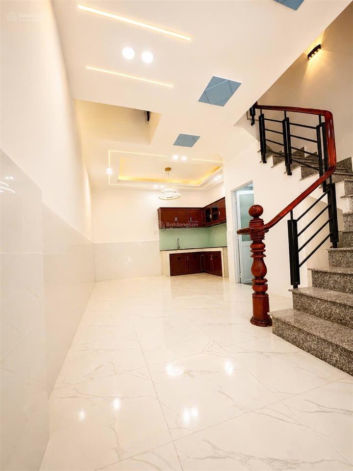 Bán nhà 1 trệt 1 lầu giá bán 1ty100tr diệntích 4x10 m nhà đẹp kdc đông đúc gần chợ gần trường học