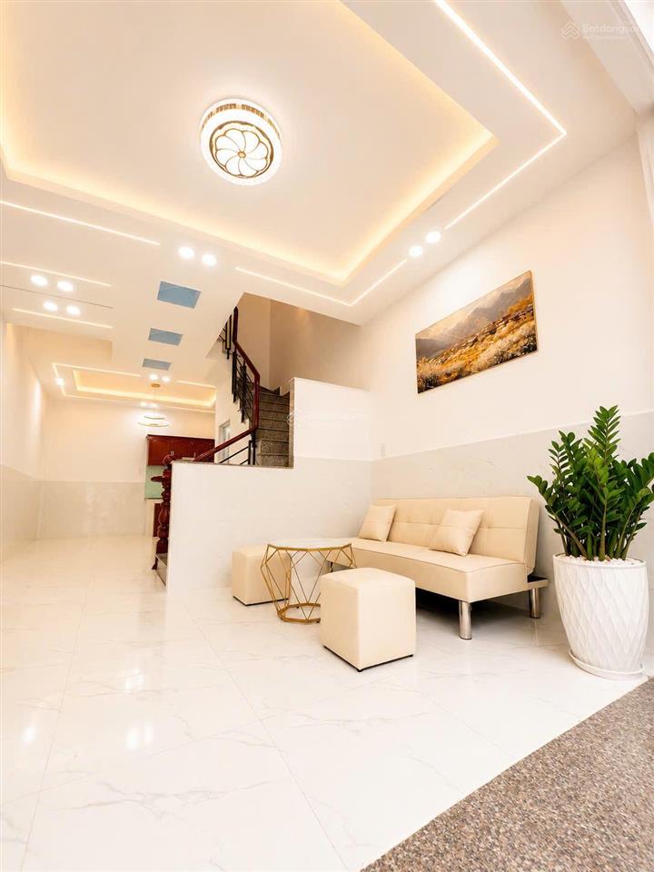 Bán nhà 1 trệt 1 lầu giá bán 1ty100tr diệntích 4x10 m nhà đẹp kdc đông đúc gần chợ gần trường học
