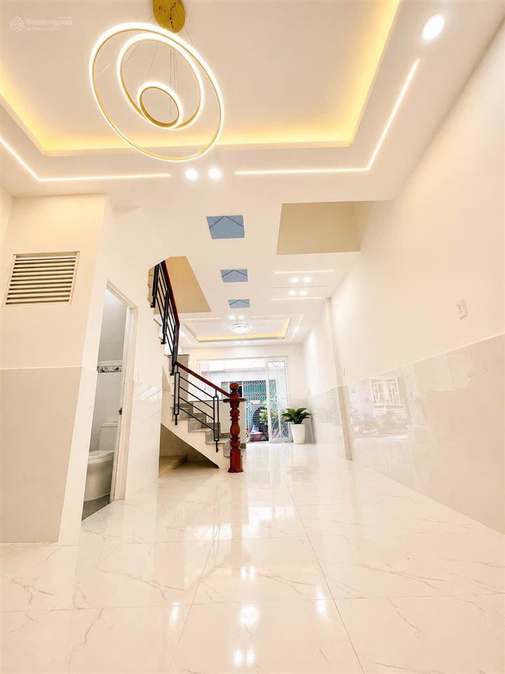Bán nhà 1 trệt 1 lầu giá bán 1ty100tr diệntích 4x10 m nhà đẹp kdc đông đúc gần chợ gần trường học