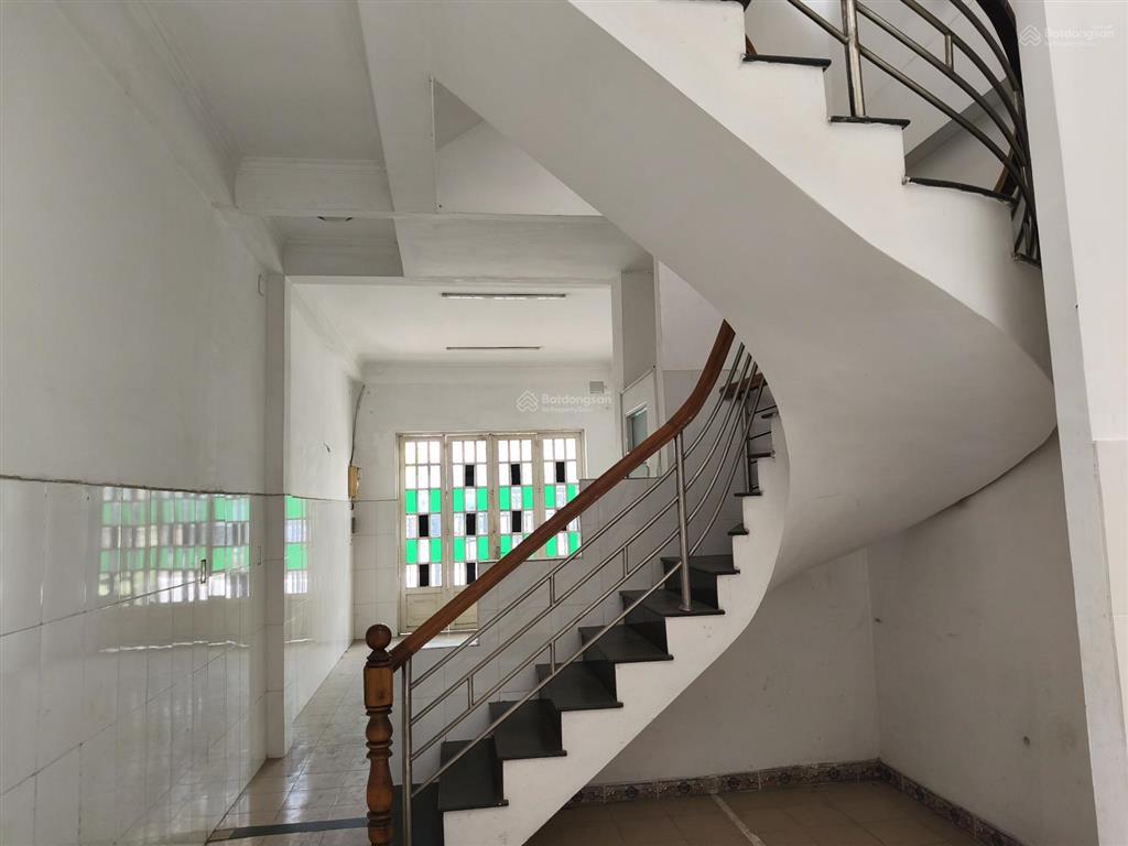 Bán nhà phố mặt tiền sổ hồng riêng