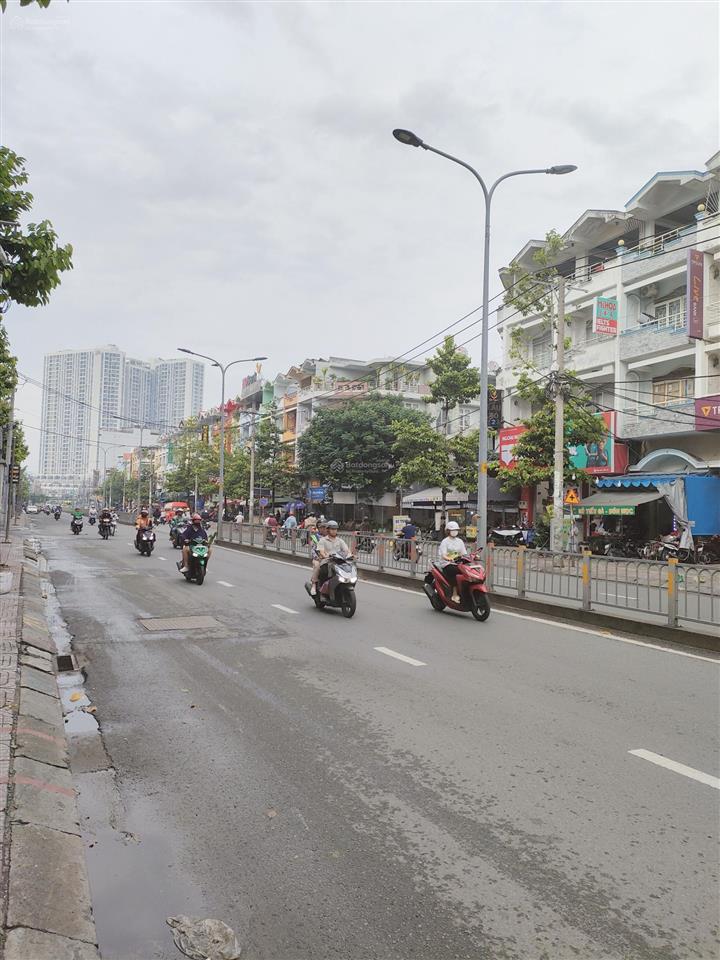 Bán nhà 4 lầu mt tạ quang bửu gần bx quận 8. chính chủ lâu đời ở.