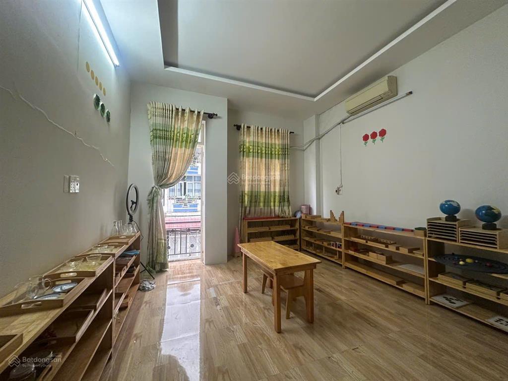5,7 tỷ hẻm xe tải 8m phú định  71,4m2 (4m x 17,89m) sát mt phú định 30m, kế bên quận 6
