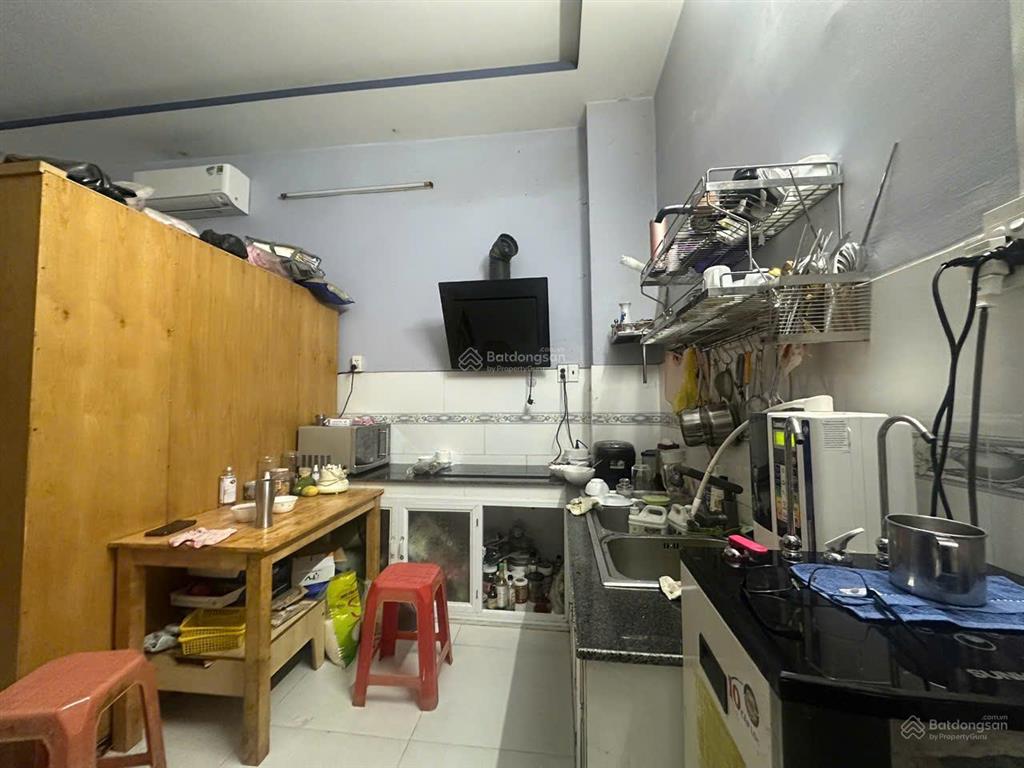 5,7 tỷ hẻm xe tải 8m phú định  71,4m2 (4m x 17,89m) sát mt phú định 30m, kế bên quận 6