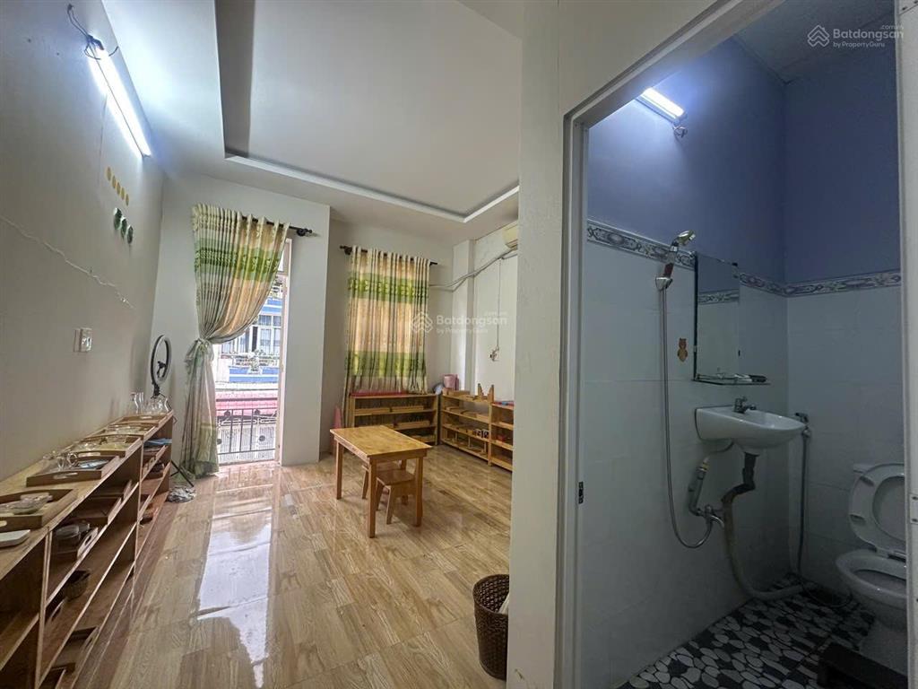 5,7 tỷ hẻm xe tải 8m phú định  71,4m2 (4m x 17,89m) sát mt phú định 30m, kế bên quận 6