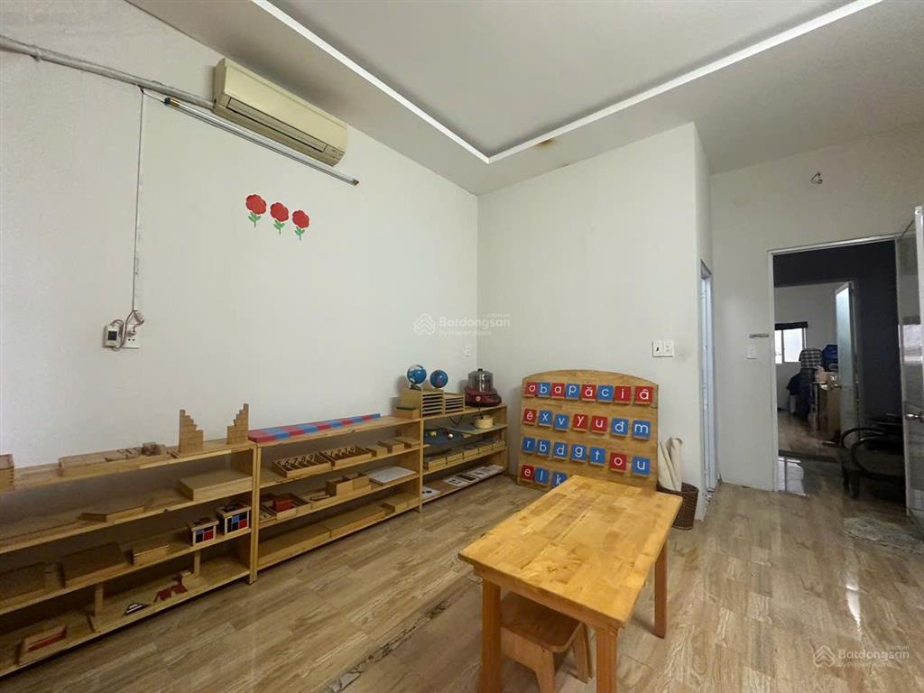 5,7 tỷ hẻm xe tải 8m phú định  71,4m2 (4m x 17,89m) sát mt phú định 30m, kế bên quận 6