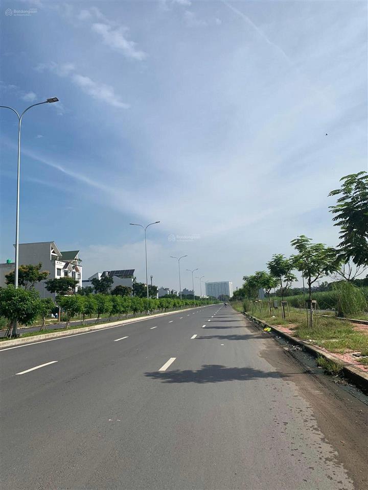 Bán nhanh  đất 90m2 (5m x 18m) mt song hành, kdc phong phú 4. phía trước trường học. giá 7,7 tỷ