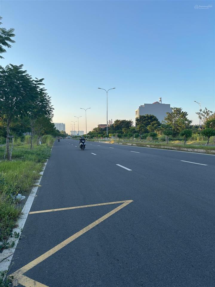 Bán nhanh  đất 90m2 (5m x 18m) mt song hành, kdc phong phú 4. phía trước trường học. giá 7,7 tỷ