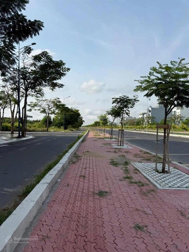 Bán nhanh  đất 90m2 (5m x 18m) mt song hành, kdc phong phú 4. phía trước trường học. giá 7,7 tỷ