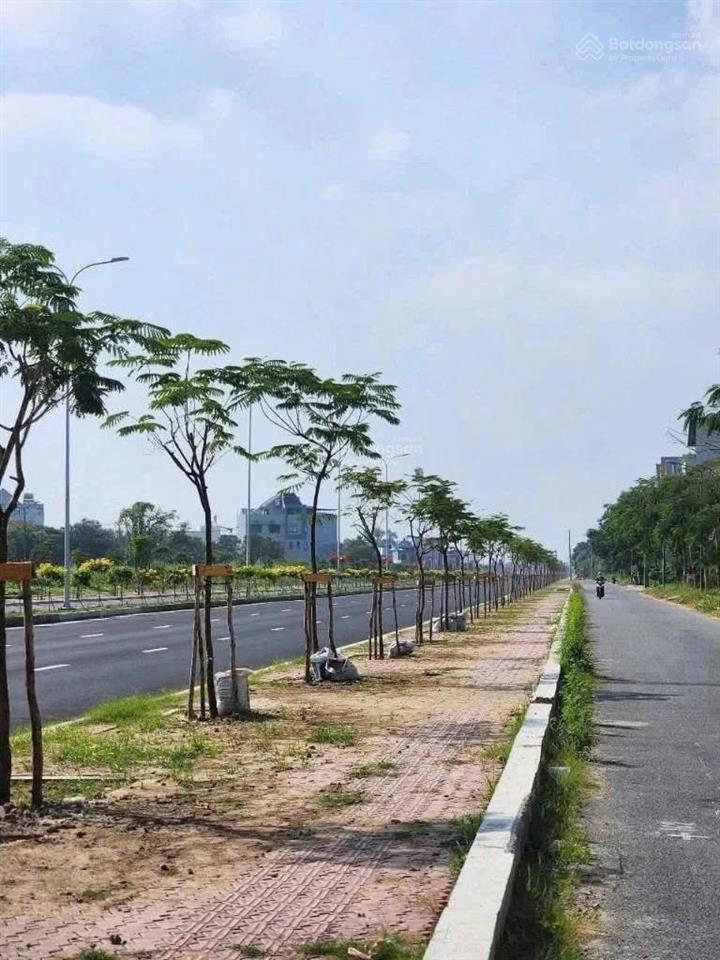 Bán nhanh  đất 90m2 (5m x 18m) mt song hành, kdc phong phú 4. phía trước trường học. giá 7,7 tỷ